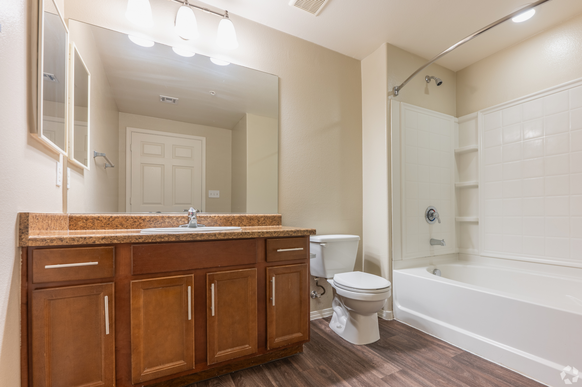 Inspirado Residences, apartment large bathroom sink